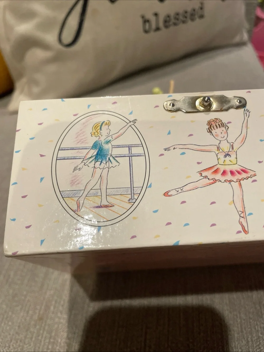 Elizabeth Koda-Callan 2000 music box. Magic Charm Collection. By Eden